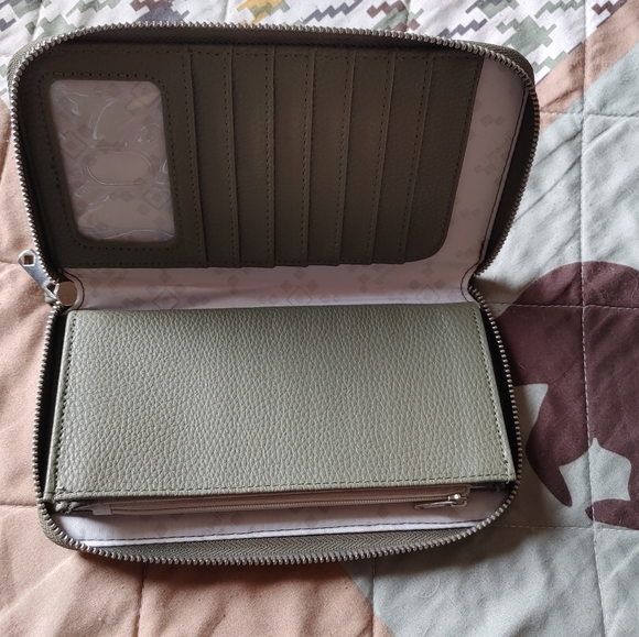 Wallet - Picture 2 of 4